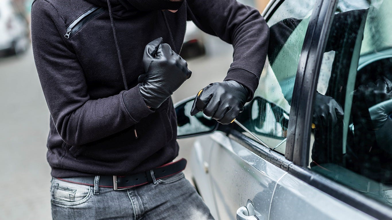 سرقت درجا و سرقت کلی خودرو با بیمه بدنه جبران می‌شود.